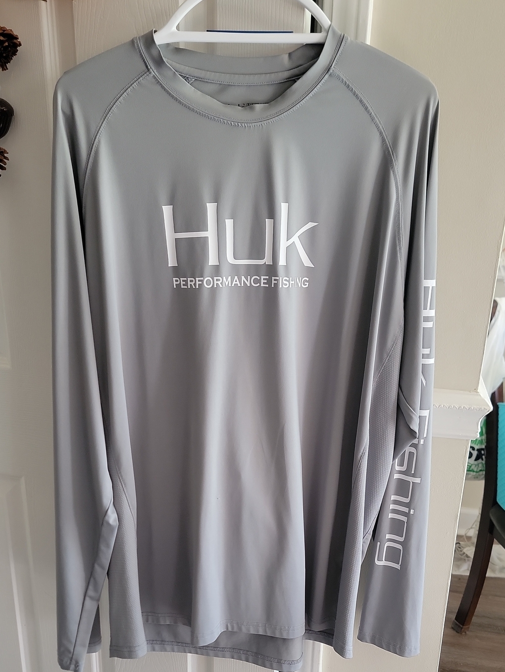 Huk Men's Long Sleeve Performance Shirt - Light Gray